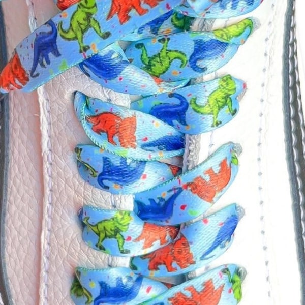 1 paire de lacets dinosaures bleus sur fond 100 % recyclés PLAT, imprimés amusants, tailles adulte et enfant