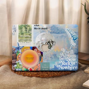 Może przedstawiać: Skórka na laptopa z kolażem zdjęć i tekstu. Zawiera kulę dyskotekową, motyla i cytat "It will Always be New York or Nowhere". Inne obrazy to obraz Moneta i rozgwiazda.