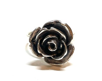 Bague en argent avec une rose