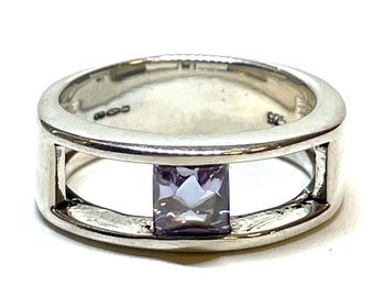 Silver ring with an amethyst
