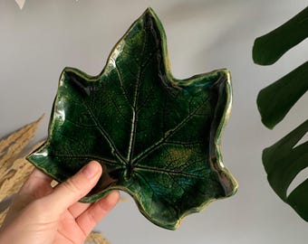 Authentic 1950 Wedgwood Green Majolica Leaf Plates, Green Vine
