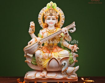 真鍮製サラスワティ知識の女神。最も美しく輝く顔を持つ 白鳥に乗ったサラスワティ女神像：接着ブロンズ製ヒンドゥー美術（21cm