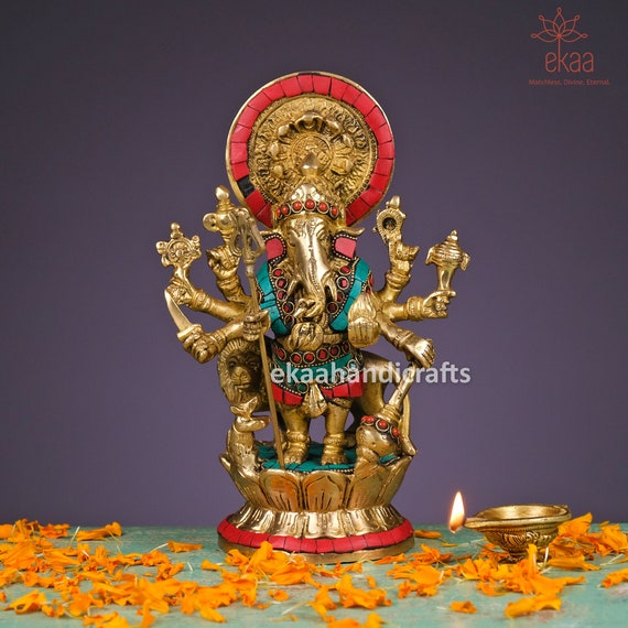 真鍮のガネーシャ像: 12 インチのドリシュティ ガネーシャとライオン