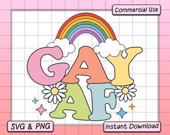 Puede incluir: Un arcoíris con nubes sobre las letras "GAY AF" en estilo retro. Las letras están delineadas en negro y rellenas con diferentes colores pastel. Las letras están decoradas con margaritas y estrellas.