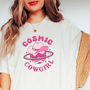 Kosmisk cowgirl SVG PNG-design, digital nedladdning, trendig söt western-svg, rymdplanetgrafik, cowgirl-lanthatt, rosa retro-estetik bild 4