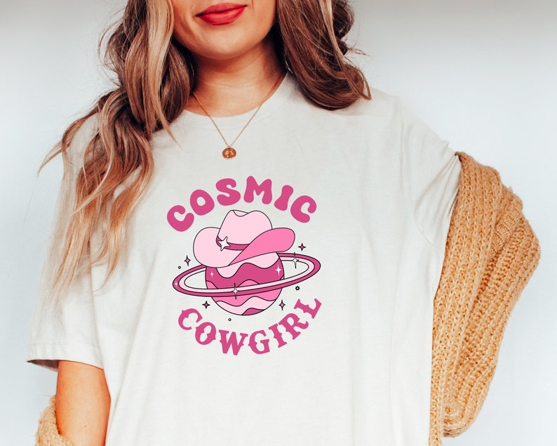 Kosmisk cowgirl SVG PNG-design, digital nedladdning, trendig söt western-svg, rymdplanetgrafik, cowgirl-lanthatt, rosa retro-estetik bild 4