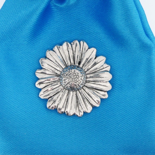 Daisy pewter pin badge