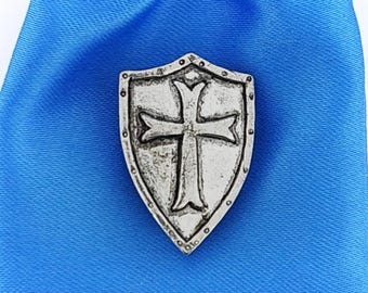 Odznaka z cyny w kolorze srebrnym z tarczą templariuszy