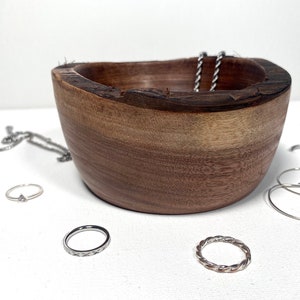 Walnut Wood Bowl Handmade - Hand Carved Wooden Bowl  - Live Edge Wood Trinket Bowl - Wooden Entryway Key Bowl