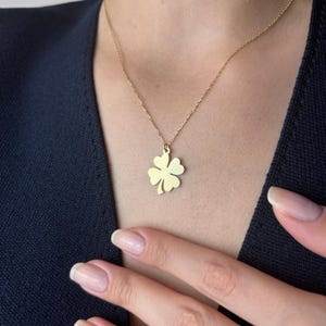 Four Leaf Clover Necklace, Gold Lucky Pendant Jewelry, Dainty Minimalist Necklace, Everyday Charm for Women, Symbolic Lucky Jewelry Gift