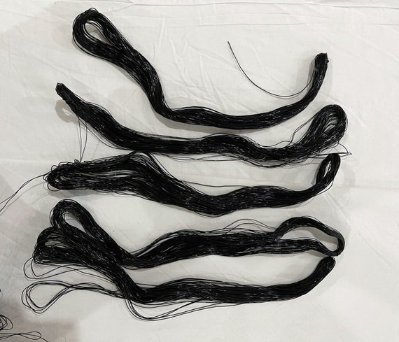 Hair threading tutorial. African threading using rubber threads. Detai
