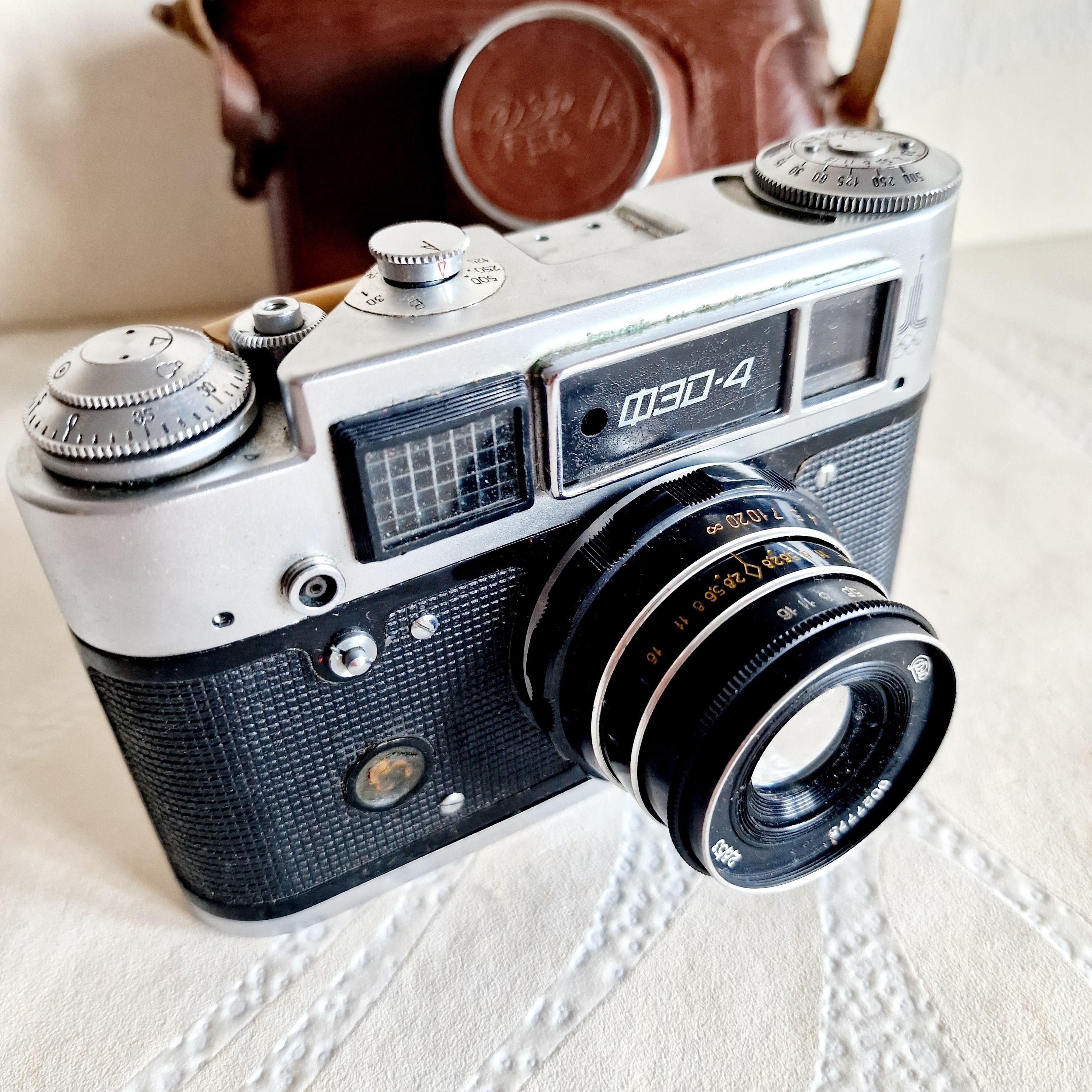 ソビエト連邦製 FED 4 オリンピック写真カメラ 35 mm 写真付き