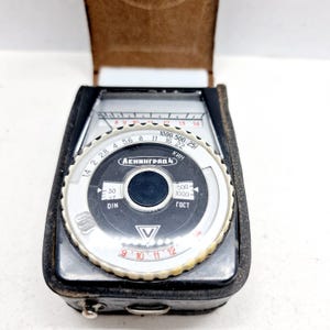 Soviet Vintage Leningrad 4 Light Meter in Original Leather Case Made in USSR in 1970s