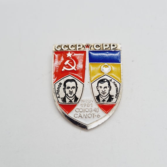 Soviet Space pin - Vintage Soviet pin Devoted to Soyu… - Gem