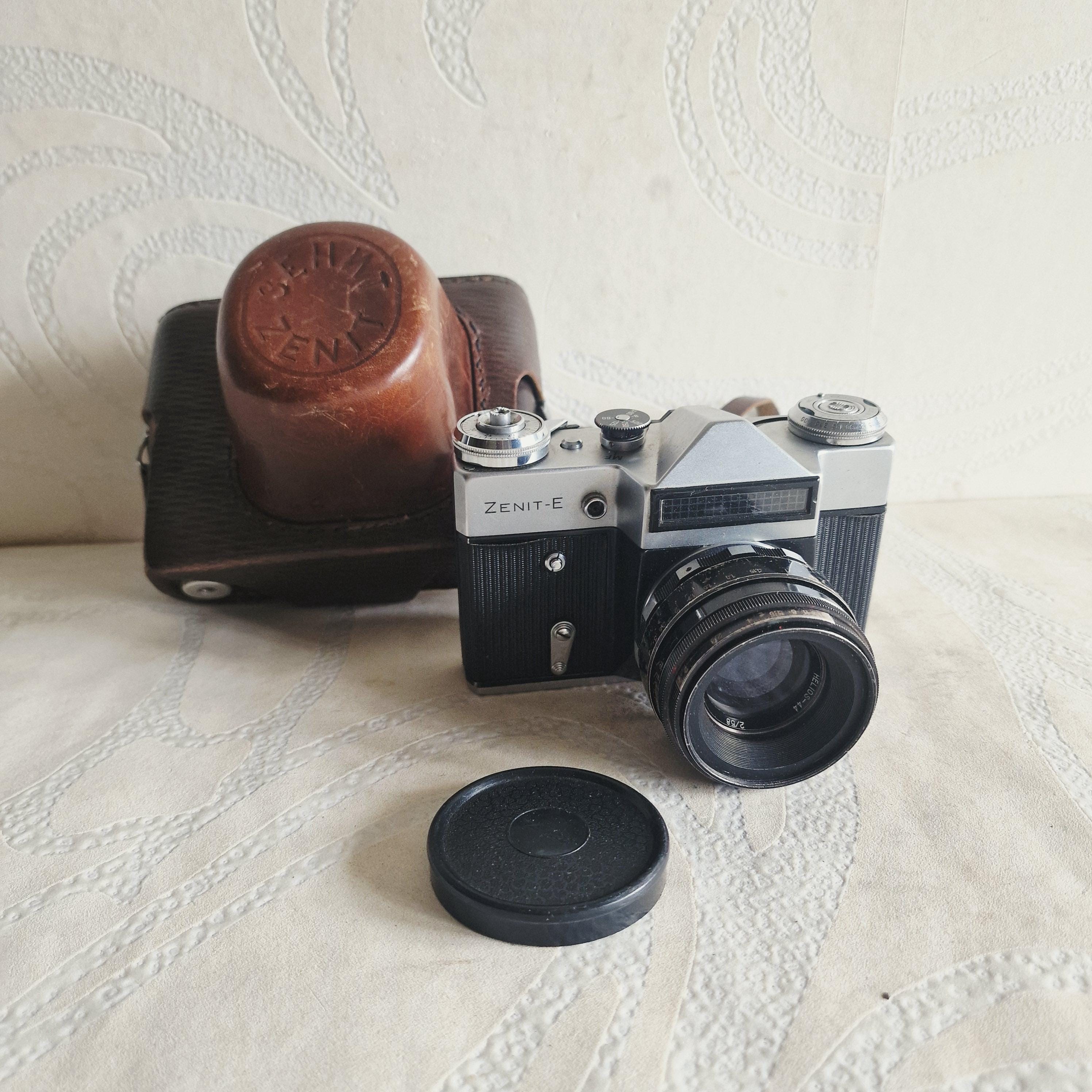 ソ連製ビンテージ Zenit 35mm フォトカメラ、オリジナルレザーケース