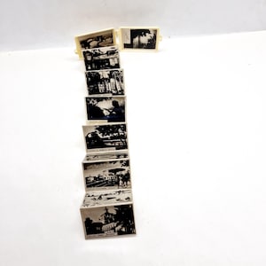 Souvenir vintage de livre en bois de Palanga soviétique avec les petites cartes postales de la ville de Palanga fabriquées en Lituanie dans les années 1970