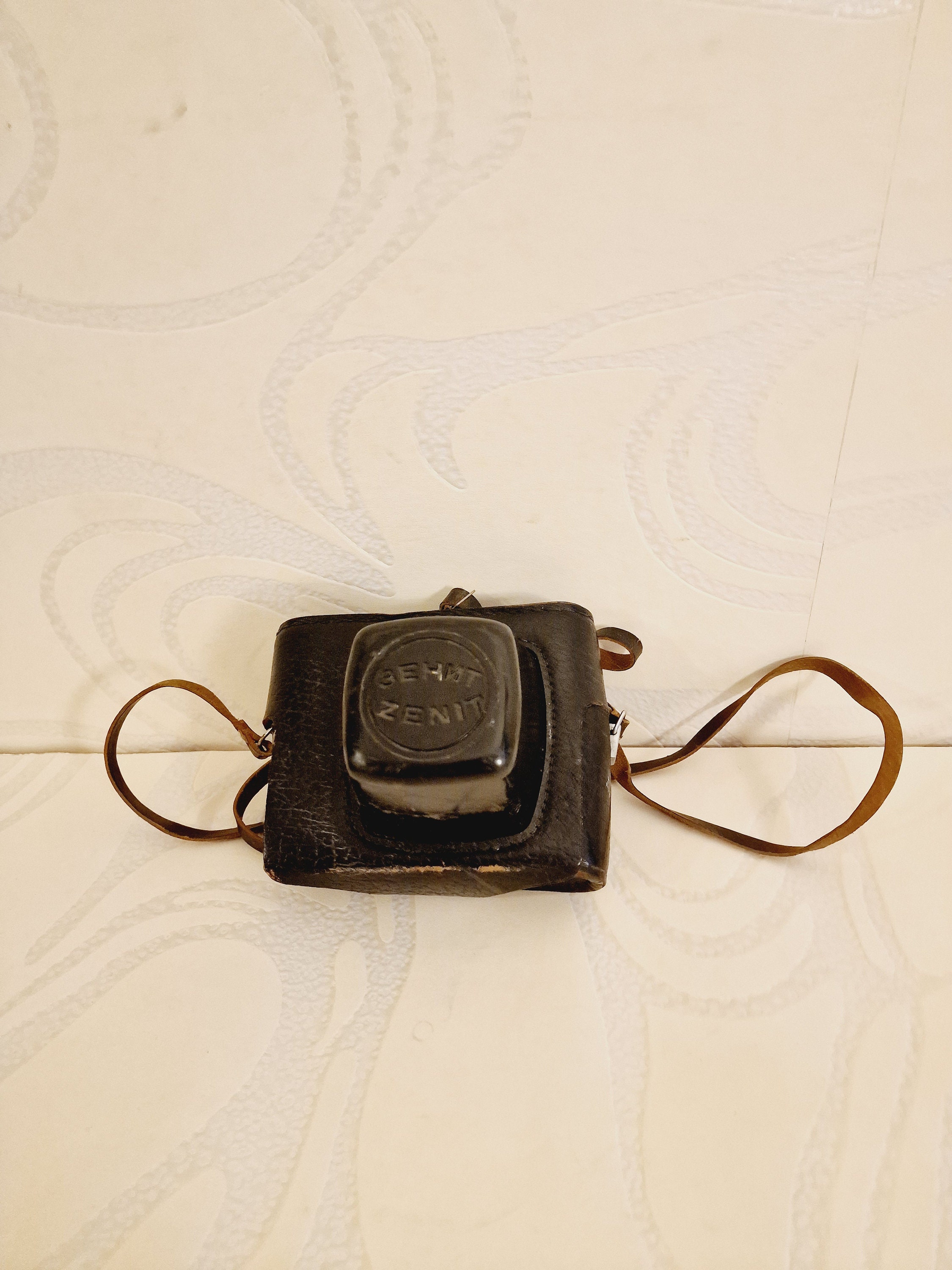 希少 Soviet GOMZ Vesna 35mmカメラ 純正革ケース付 The Soviet Camera That Could Have Ruled the World