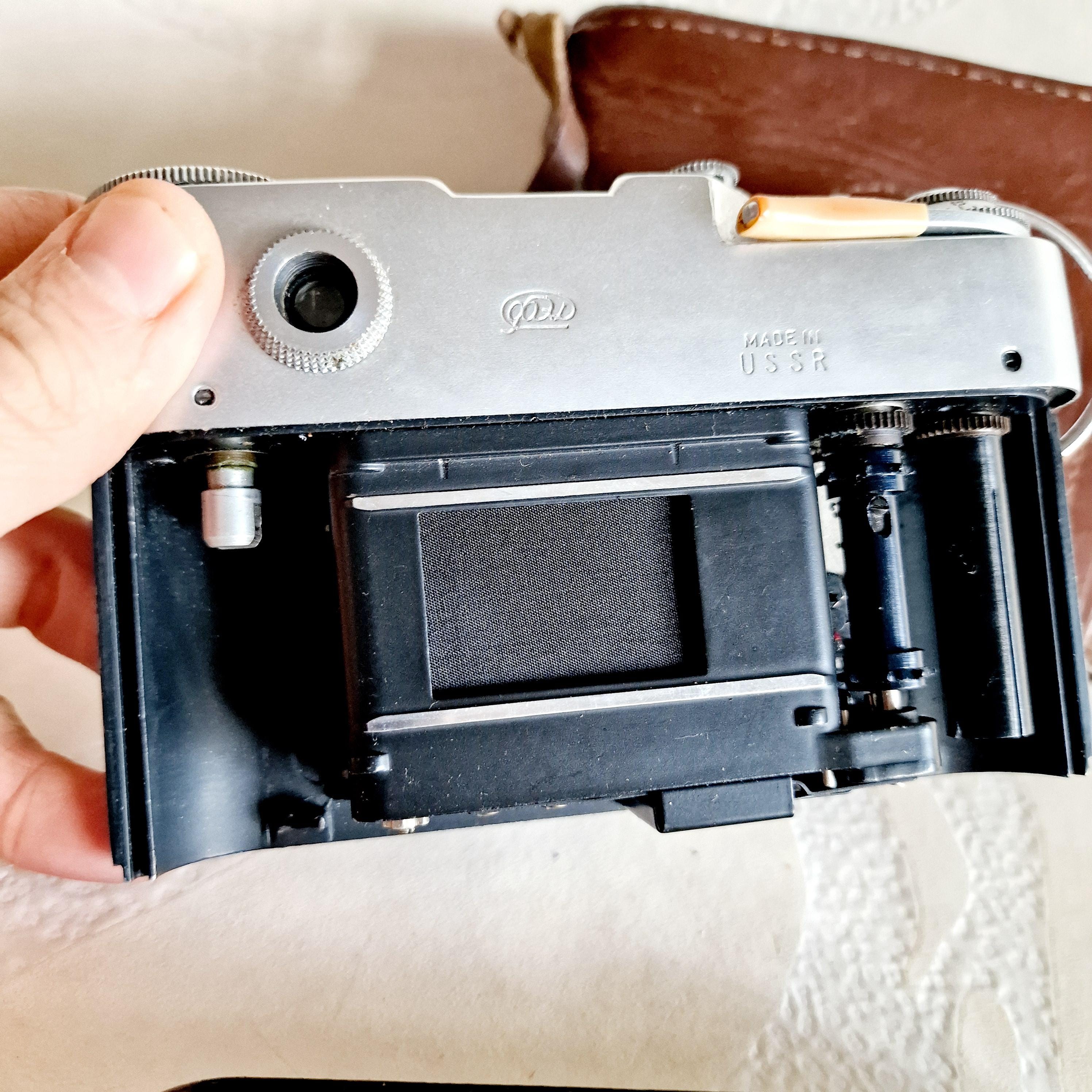 ソビエト連邦製 FED 4 オリンピック写真カメラ 35 mm 写真付き