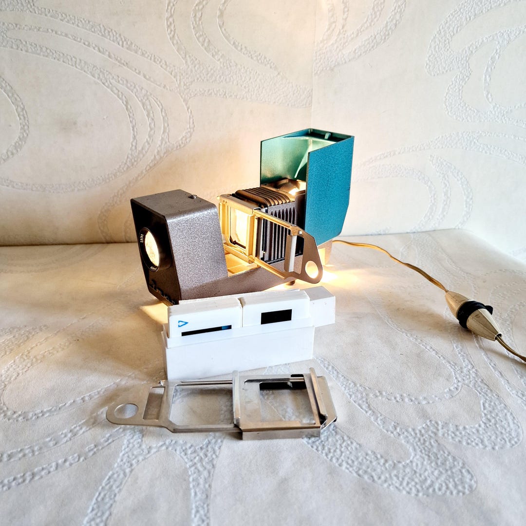 Projecteur De Diapositives ETUDE – Vintage URSS – Années 70 – Fonctionne – Occasion