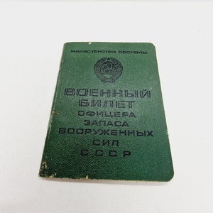 Carte d'identité militaire soviétique vintage rare d'un officier de réserve des forces armées de l'Union soviétique délivrée en URSS en 1967