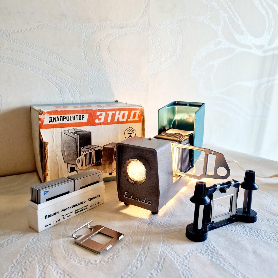 Projecteur de diapositives soviétique vintage, projecteur de film des années 1970 (support de film manquant) - France