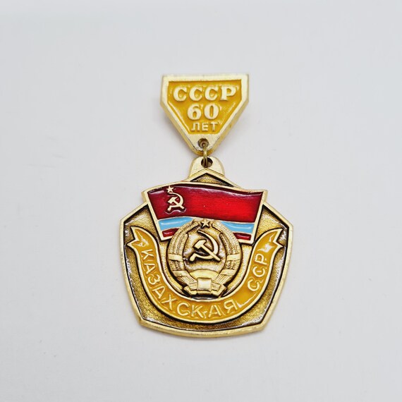 ロシア革命60周年記念のピンバッジ Soviet Kazakh Flag - Vintage Soviet Badge of 60 Years Anniversary
