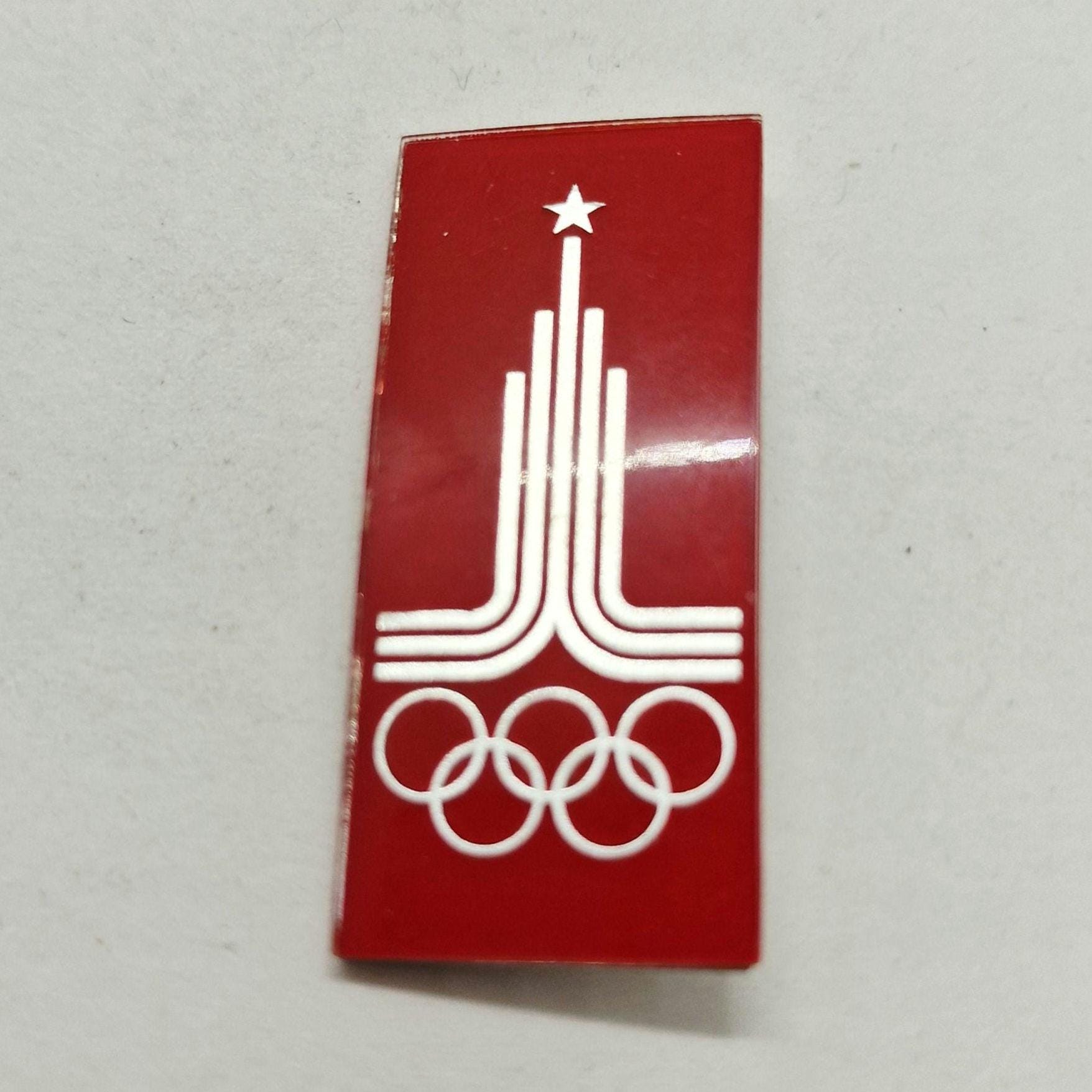 Épinglette Vintage Moscou 1980 - Course à Pied, Drapeau Noir, URSS