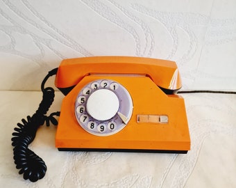 Téléphone à cadran orange vintage soviétique TA-72 fabriqué en URSS en 1970