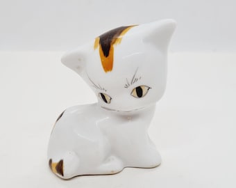 ロイヤルドルトン　白　猫　英国　フィギュリン　陶器　置物　アンティーク　ネコ ロイヤルドルトン 白 猫 英国 フィギュリン 陶器 置物 アンティーク