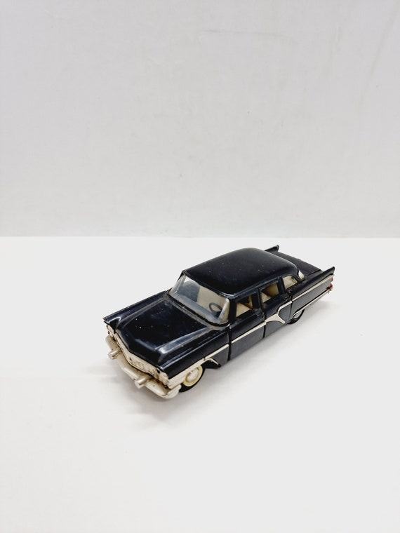ソ連製 1:43 ダイキャストモデル GAZ-13「Чайка（チャイカ）」 ソ連製 1:43 ダイキャストモデル GAZ-13「Чайка（チャイカ）」 GAZ-13