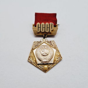 Insigne soviétique vintage dédié aux 60 ans de l'URSS Badge à épingler à  collectionner Fabriqué en URSS en 1982 -  France