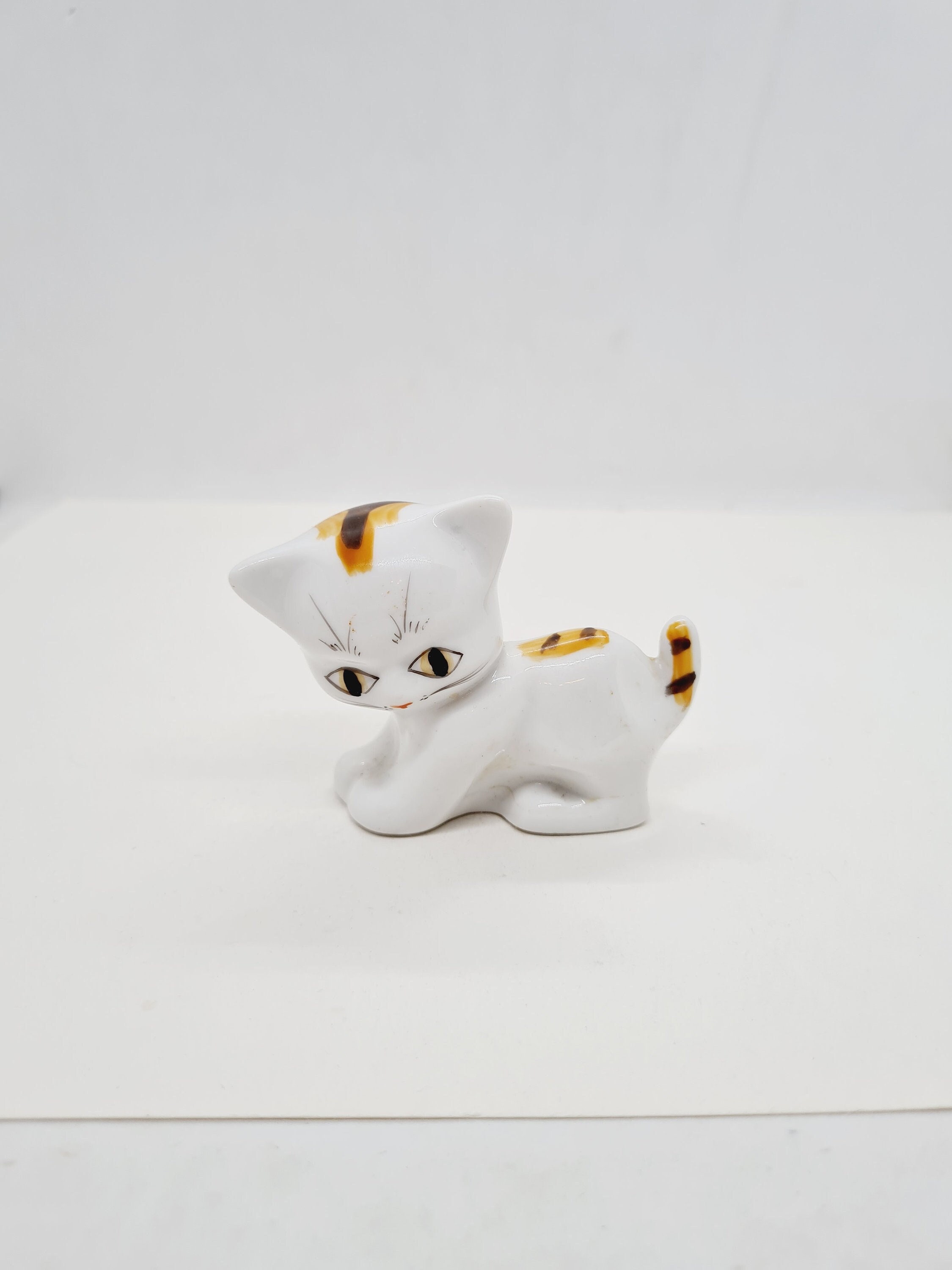 Vintage British Porcelain Cat Figurine - 1980s UK Collectible