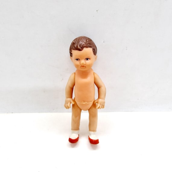 ヴィンテージのドイツの小さな人形 - 1970年代に東ドイツで作られた