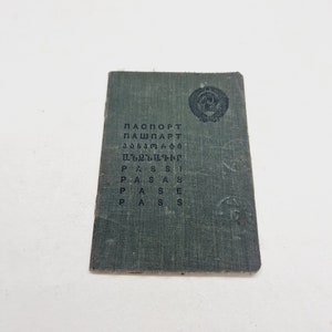 Zeldzaam Lets vintage paspoort uitgegeven in Letland in 1955
