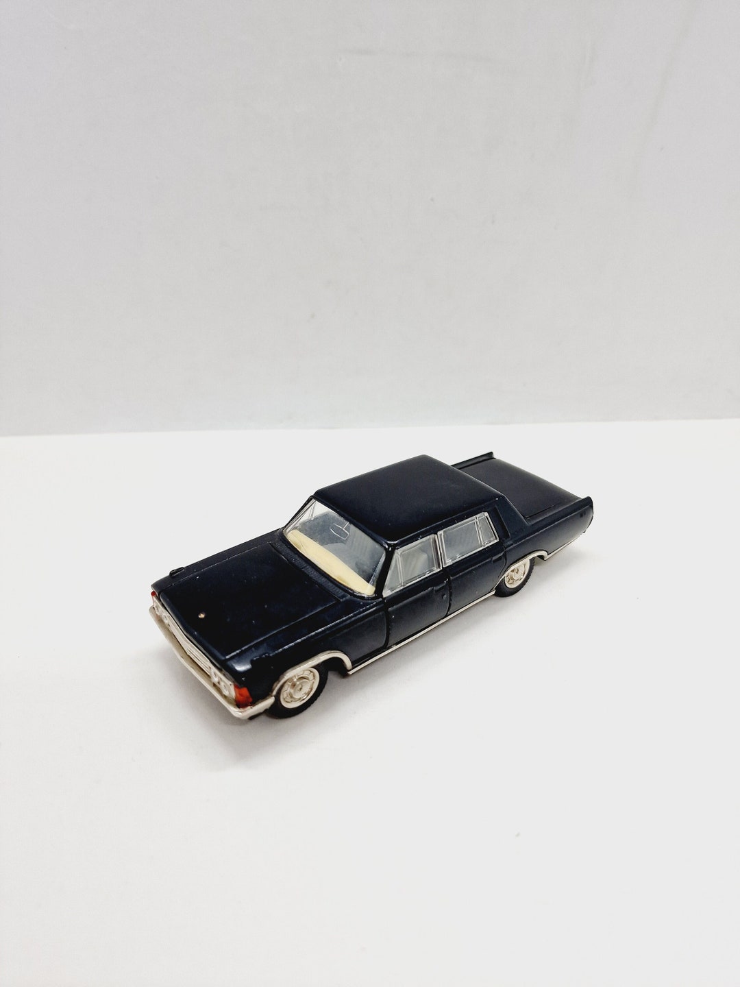旧ソビエト連邦製ミニカー5台セット　ジル115、177、チャイカ13、14、ラダ Yahoo!オークション - 激レア 旧ソ連のリムジン ジル 115 貴重な旧