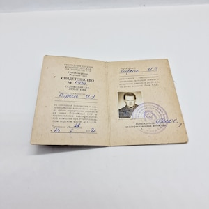 Certificado de navegante aficionado vintage soviético emitido en la URSS en 1972.