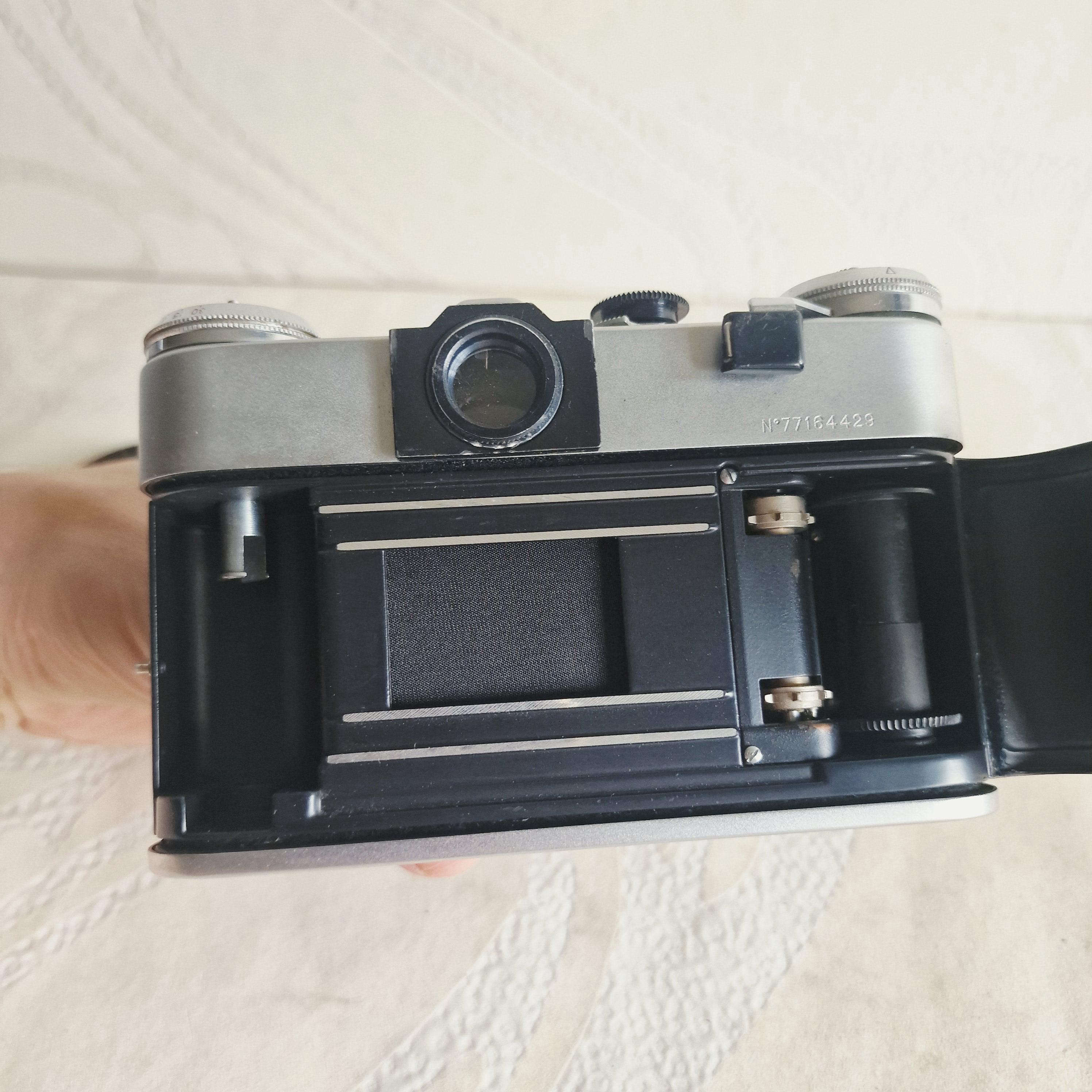 ソ連製ビンテージ Zenit 35mm フォトカメラ、オリジナルレザーケース