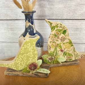 Wooden spring birds, mama and baby bird, for mantel, shelf, tabletop, desktop, decorative tray