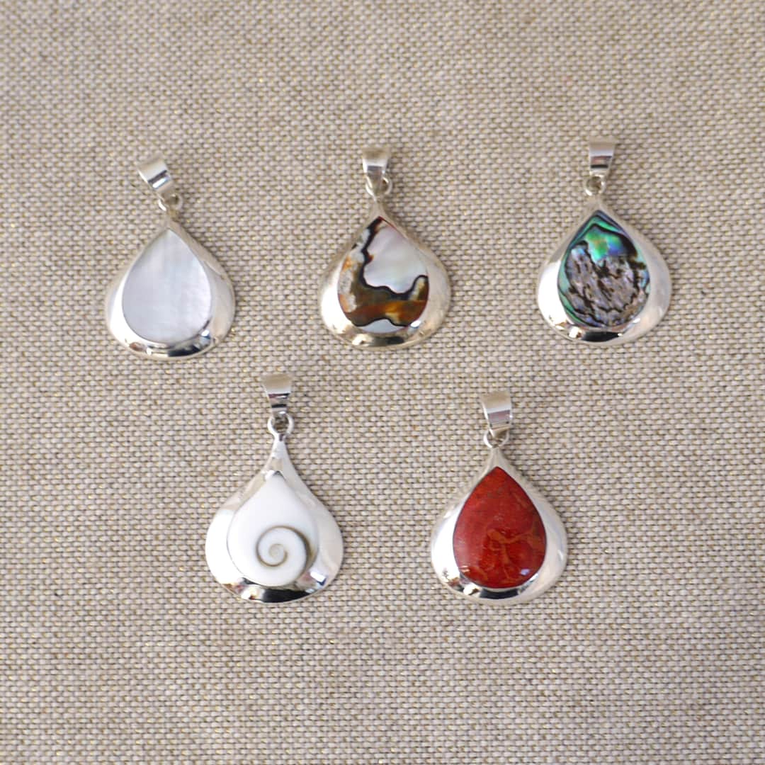 Collier Artisanal Kupu Kupu En Coquillage, Nacre Abalone Et Corail - Bijou Fantaisie Ethnique, Neuf Avec étiquettes