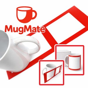 以下が含まれることがあります： 白いセラミックマグカップ、曲がったハンドル付き。「MugMate」の文字と赤いグラフィックが表示されています。追加の画像には、赤い縁と白い箱が付いたマグカップが表示されています。デザインはカスタマイズ可能なマグカップを示唆しています。