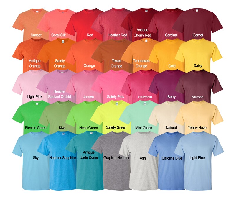 Puede incluir: Una tabla de 30 camisetas de diferentes colores, cada una con un nombre impreso debajo. Los colores incluyen puesta de sol, seda coral, rojo, rojo jaspeado, rojo cereza antiguo, cardenal, granate, naranja antiguo, naranja de seguridad, naranja, naranja de Texas, naranja de Tennessee, dorado, margarita, rosa claro, orqu&iacute;dea radiante jaspeada, azalea, rosa de seguridad, heliconia, baya, marr&oacute;n, verde el&eacute;ctrico, kiwi, verde ne&oacute;n, verde de seguridad, verde menta, natural, neblina amarilla, cielo, zafiro jaspeado, c&uacute;pula de jade antiguo, gris jaspeado, ceniza, azul de Carolina y azul claro.