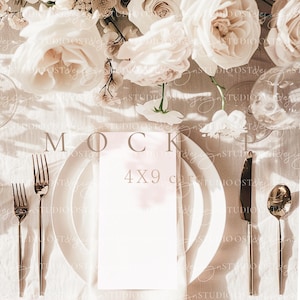 Bruiloft menukaart mockup evenement menukaart mockup elegante bruiloft tabel menukaart mockup 4 x 9" kaart mockup uitnodigingsmenu mockup