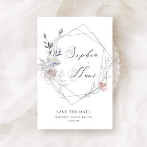 Pode incluir: Um cart&atilde;o branco de guardar a data com uma moldura geom&eacute;trica e uma ilustra&ccedil;&atilde;o floral. O texto diz "Sophia + Hans" e "Save the Date, s&aacute;bado, 20 de agosto de 2021, 2:00 PM".