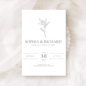 Pode incluir: Um convite de casamento minimalista com um desenho simples de um ramo com folhas. O convite &eacute; para Sophia & Richard, e o casamento est&aacute; marcado para s&aacute;bado, 30 de agosto de 2021 &agrave;s 16h no Westwood Golf Club em Vancouver.