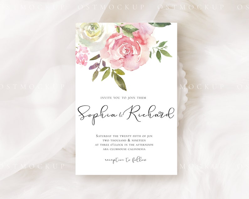 Pode incluir: Convite de casamento com um design floral em aquarela com rosas rosa e brancas. O convite diz "Invite you to join them Sophia & Richard Saturday the twenty fifth of June two thousand & nineteen at three o'clock in the afternoon ABA Clubhouse California reception to follow"
