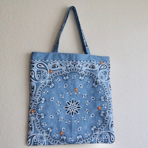 Kundenspezifische Blumenbandana Paisley-Einkaufstasche, Blumenhand bestickt, gebildet, um zu bestellen