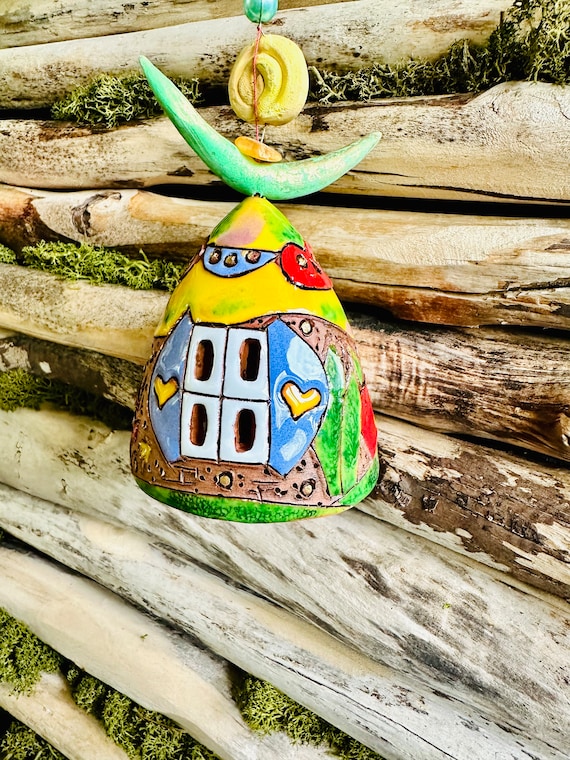 家のモチーフ セラミック製吊り鐘。部屋と庭の装飾。手作り。ユニーク