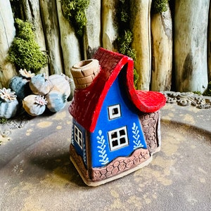 Miniatuur keramisch huisje. Theelichtjes Kandelaars . Woondecoratie. Origineel cadeau. Handgemaakt keramiek. Tafeldecor, interieur, huisontwerp Blauw