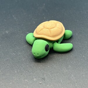 Ledad mini-havssköldpadda-fidgetleksak, flexibelt fickdjur, 3D-utskrivet sensoriskt skrivbordsvän, litet havsdjur, present till sköldpaddsälskare, festgåva