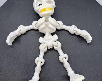 Articulated Skeleton Fidget Toy, Flexi Clattering Skeleton, 3D Printed Halloween Desk Pet, Spooky Sensory Toy, Goth Gift, Stress Relief